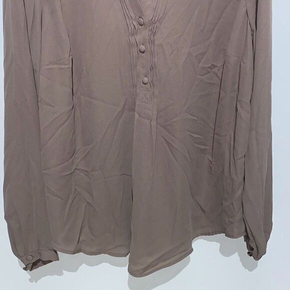 Torrid Women's Brown Pleated Popover Split Neckline Long Sleeve Blouse Size 00 - Picture 2 of 8